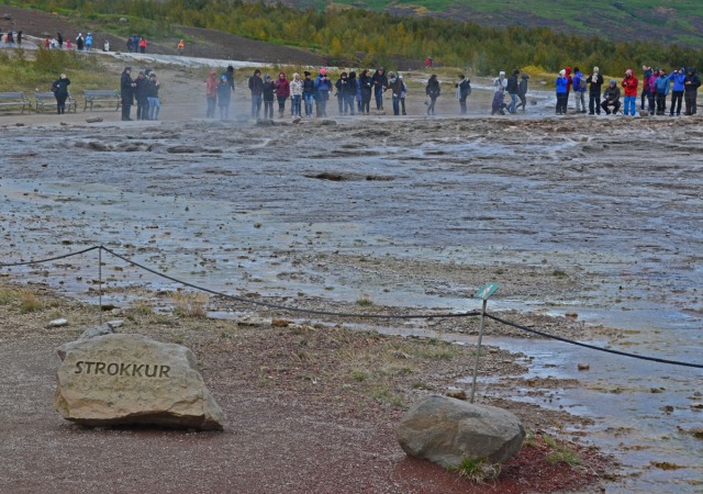 waiting-for-strokkur-to-erupt
